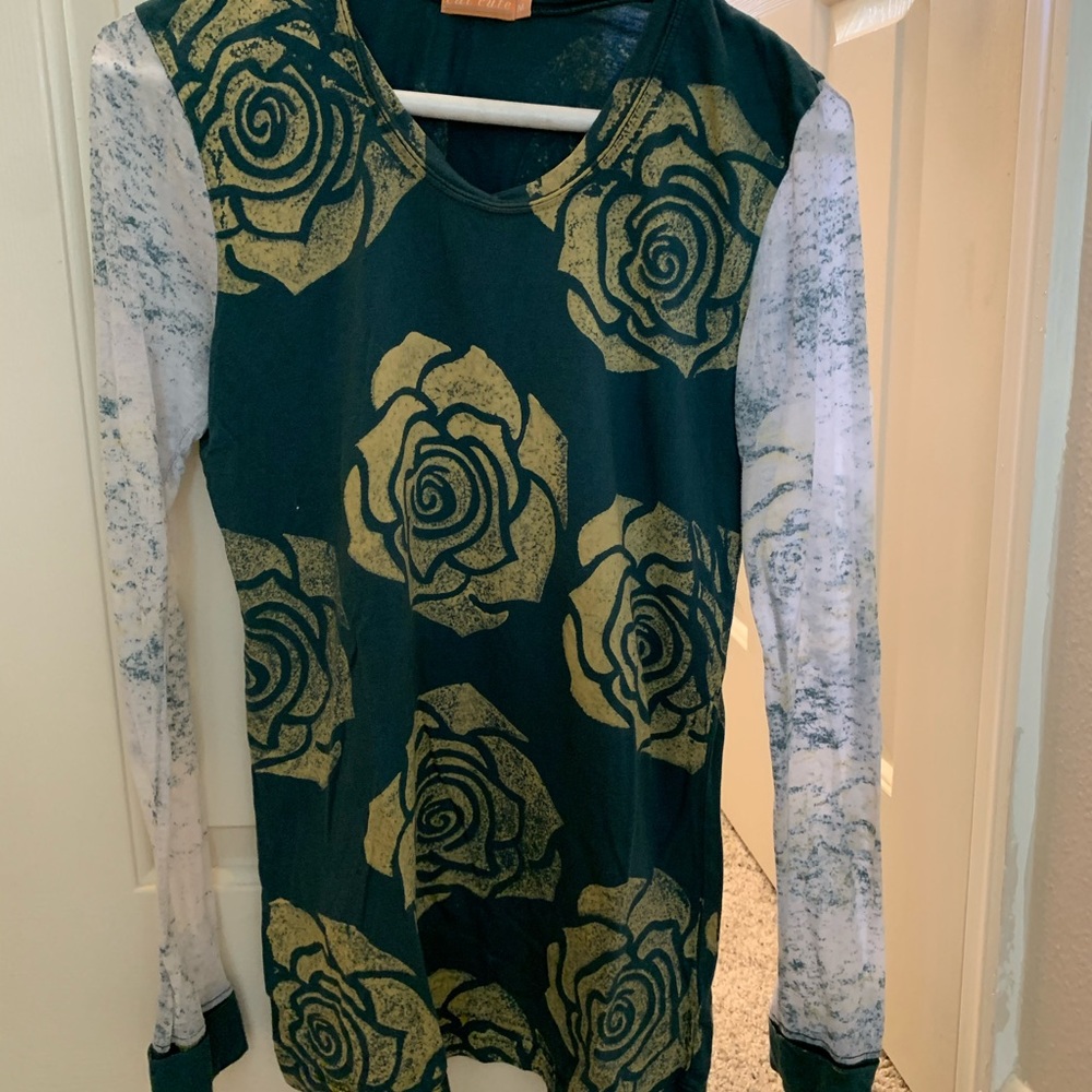 Flowered sheer-sleeve T-shirt